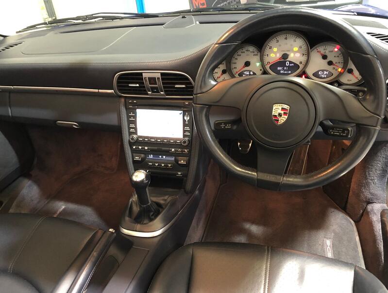 PORSCHE 911