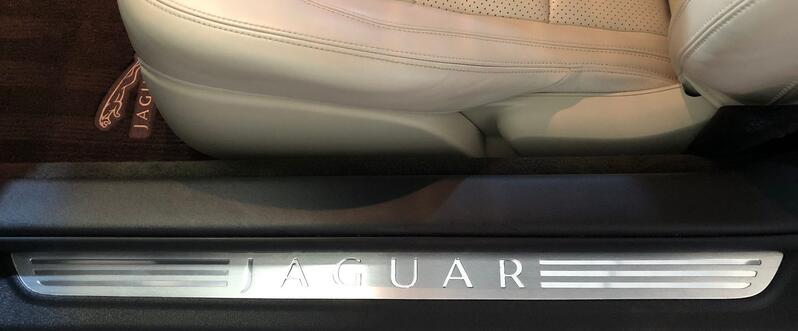 JAGUAR XKR