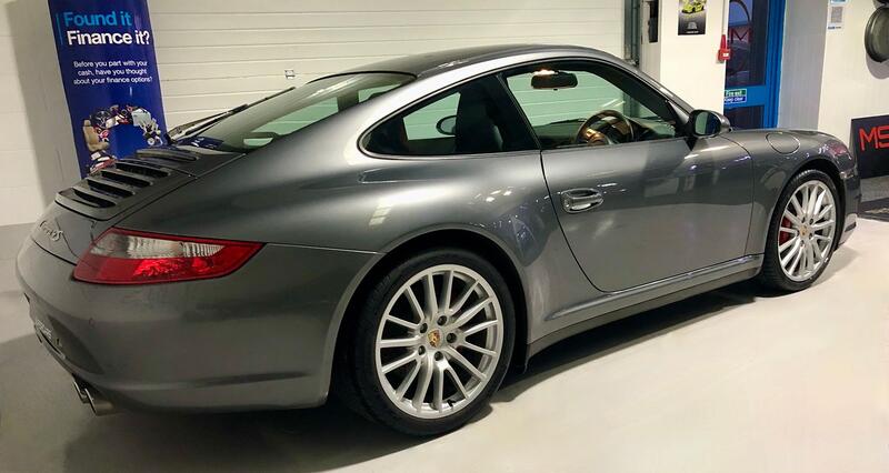 PORSCHE 911