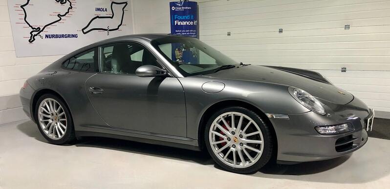 PORSCHE 911