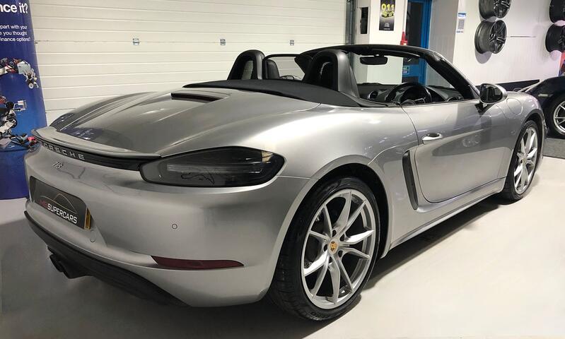 PORSCHE 718