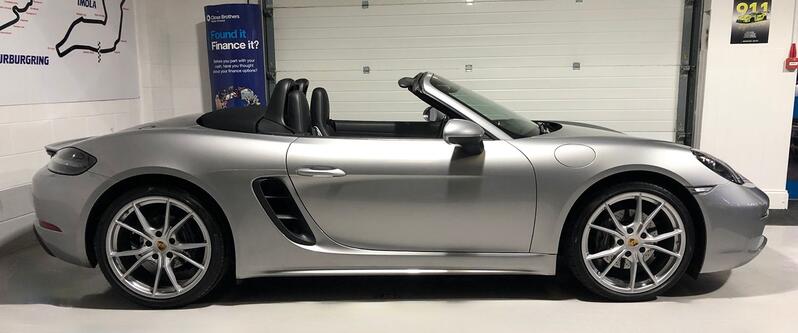 PORSCHE 718