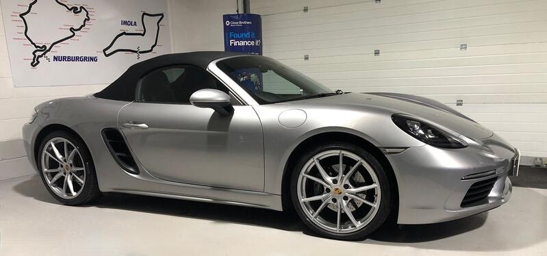 PORSCHE 718