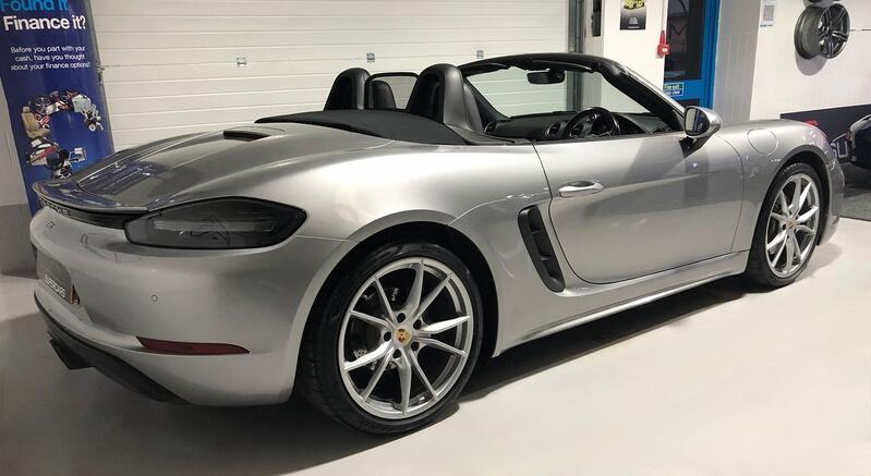 PORSCHE 718
