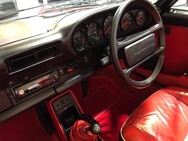 PORSCHE 911