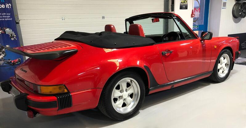 PORSCHE 911