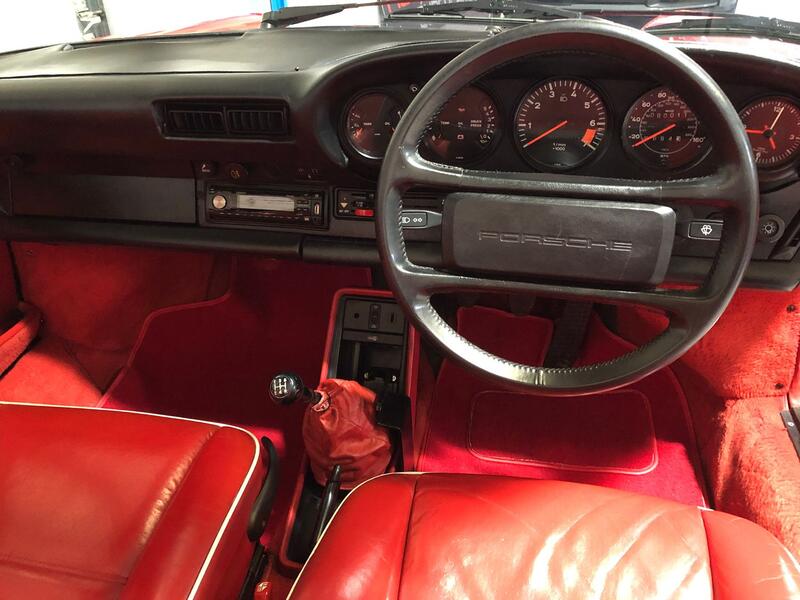 PORSCHE 911