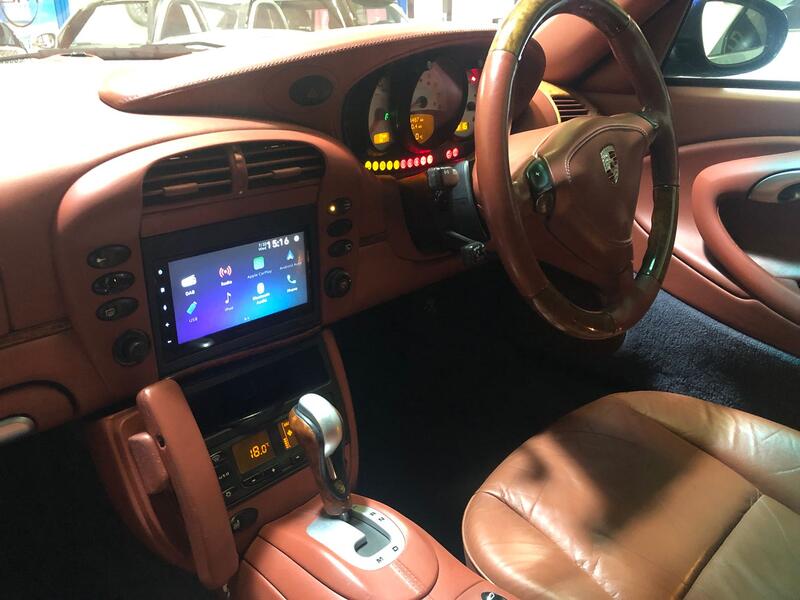 PORSCHE 911