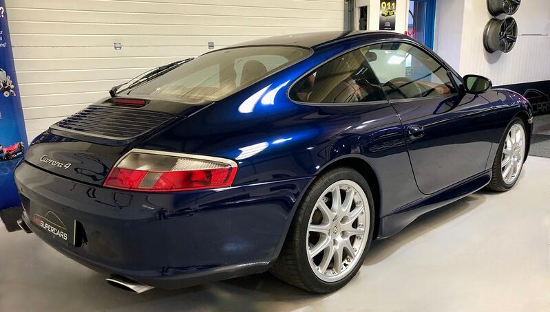 PORSCHE 911