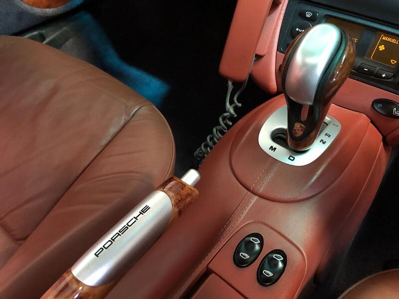 PORSCHE 911