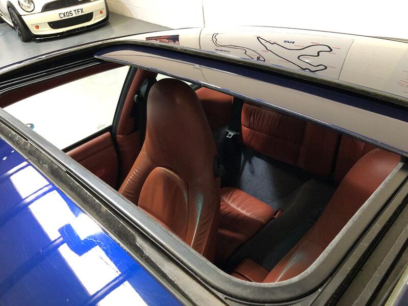 PORSCHE 911