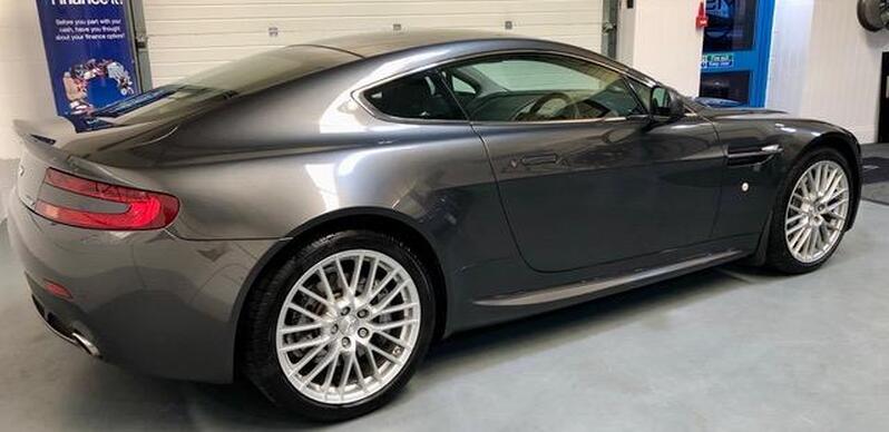ASTON MARTIN VANTAGE