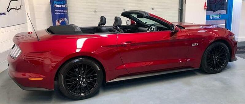 FORD MUSTANG