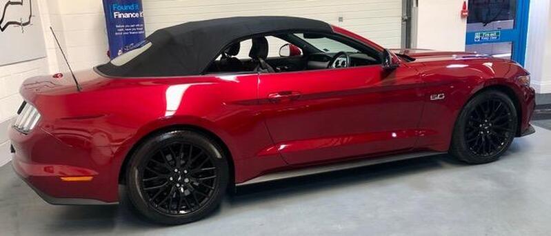 FORD MUSTANG