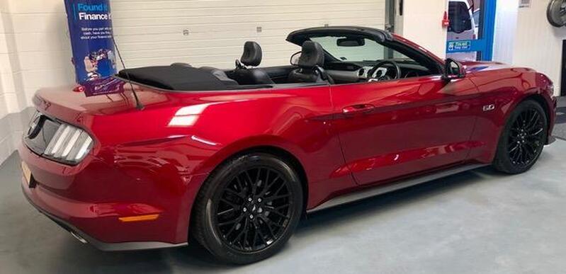 FORD MUSTANG