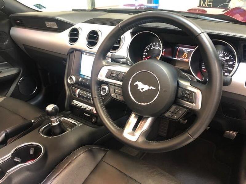 FORD MUSTANG