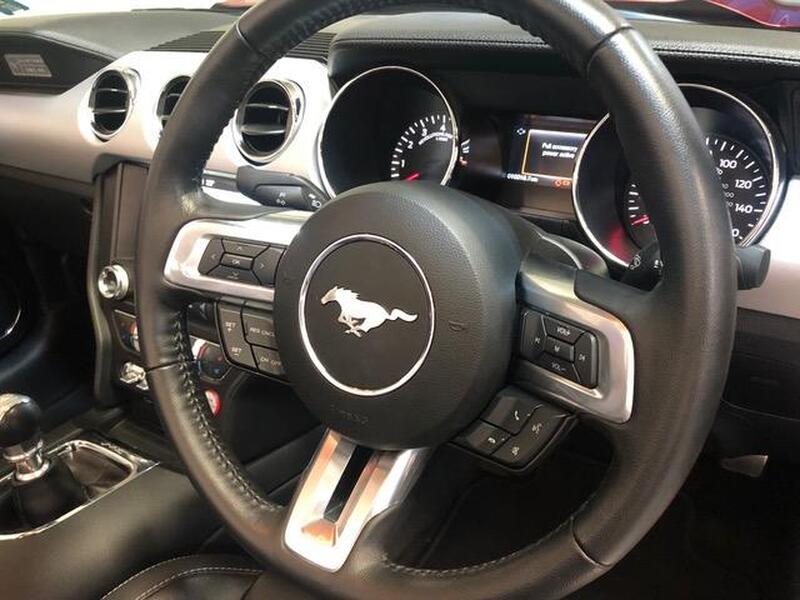 FORD MUSTANG