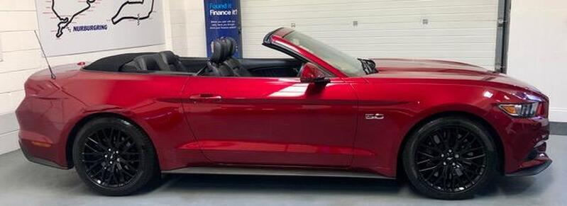 FORD MUSTANG