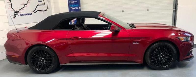 FORD MUSTANG