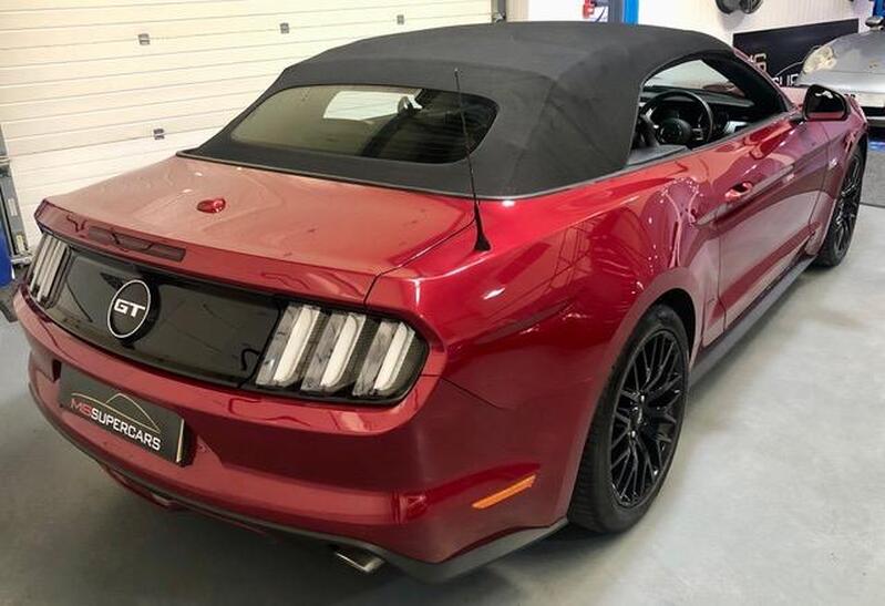 FORD MUSTANG