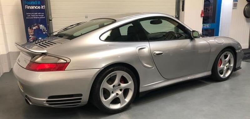 PORSCHE 911