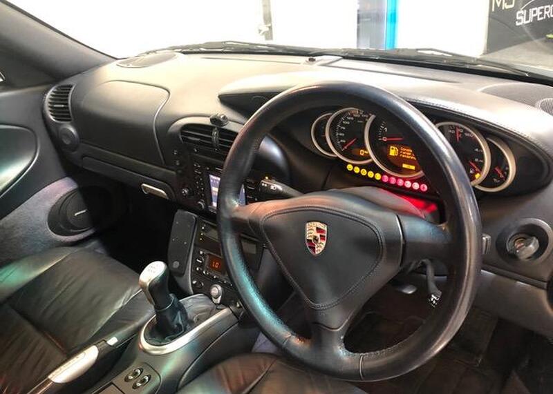 PORSCHE 911