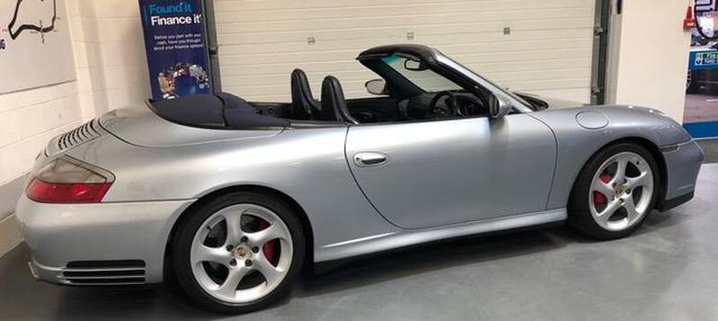 PORSCHE 911