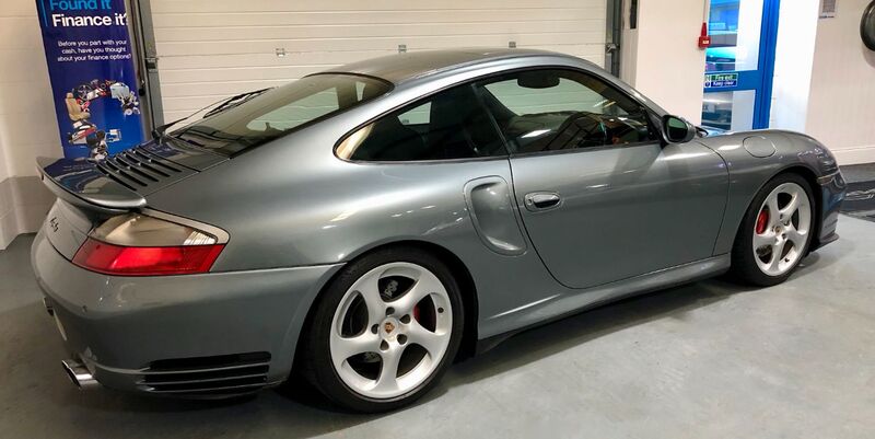 PORSCHE 911
