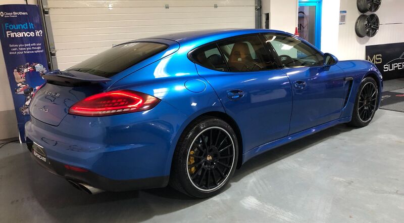 PORSCHE PANAMERA