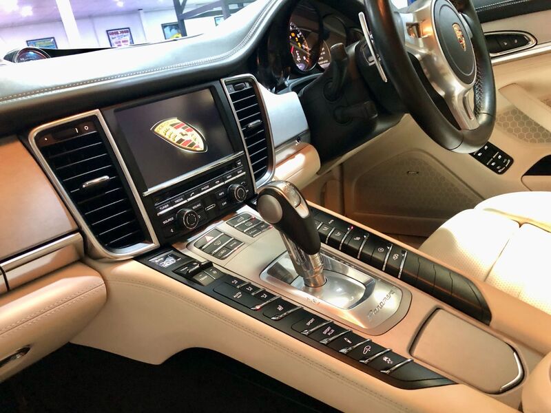 PORSCHE PANAMERA