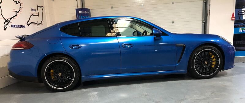 PORSCHE PANAMERA