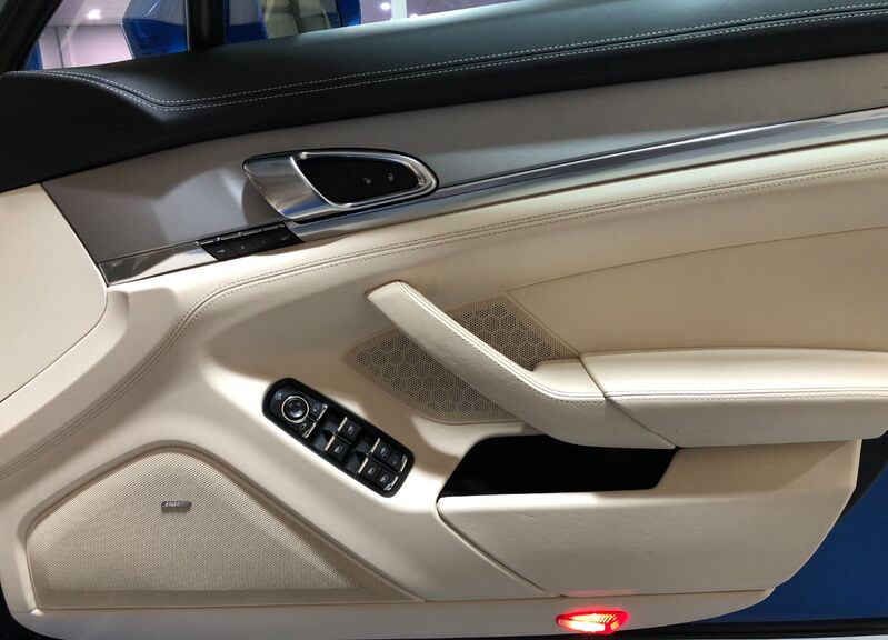 PORSCHE PANAMERA
