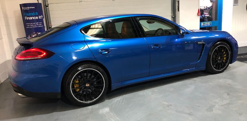 PORSCHE PANAMERA