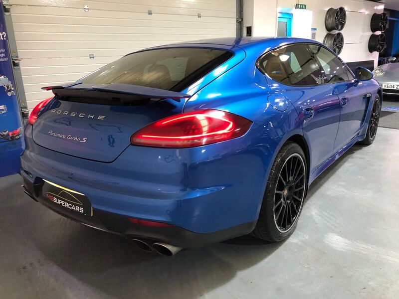 PORSCHE PANAMERA