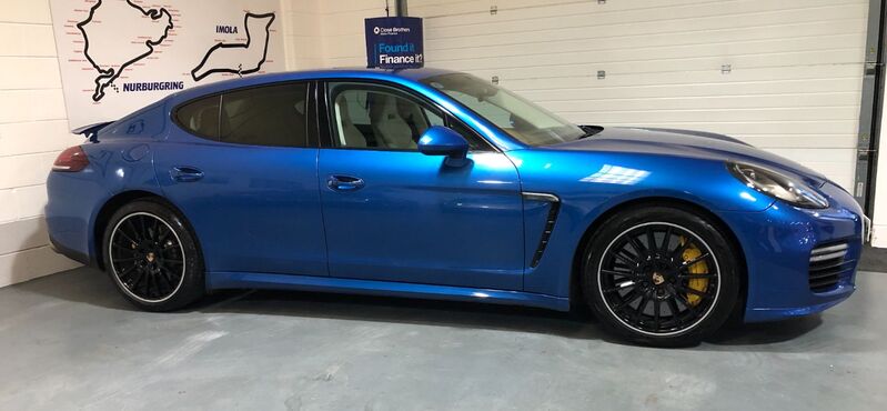 PORSCHE PANAMERA