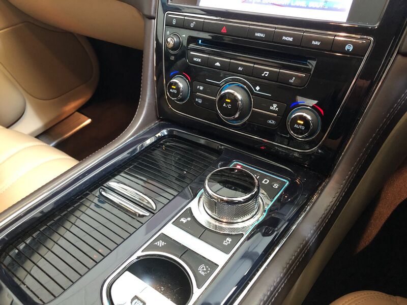JAGUAR XJ
