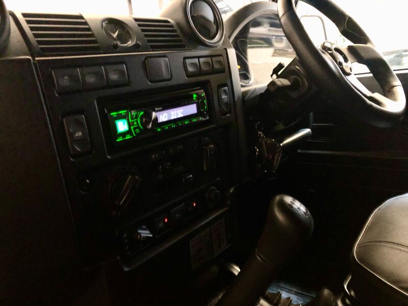 LAND ROVER DEFENDER 90
