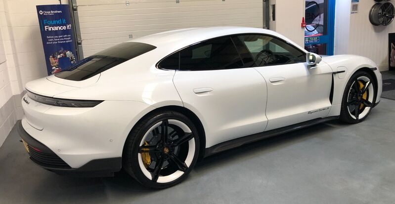 PORSCHE TAYCAN