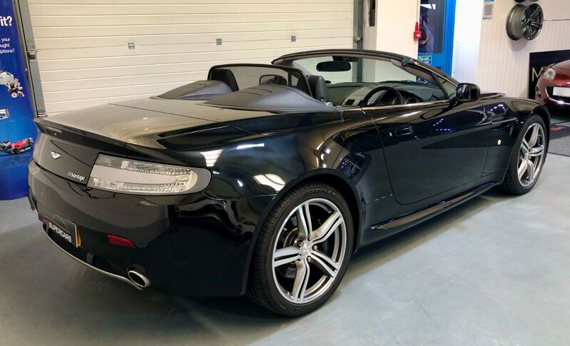 ASTON MARTIN VANTAGE