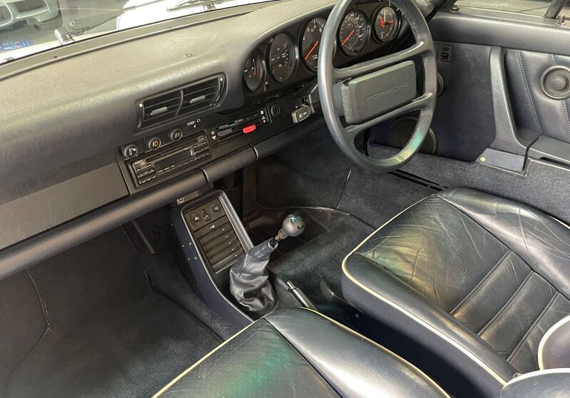 PORSCHE 911