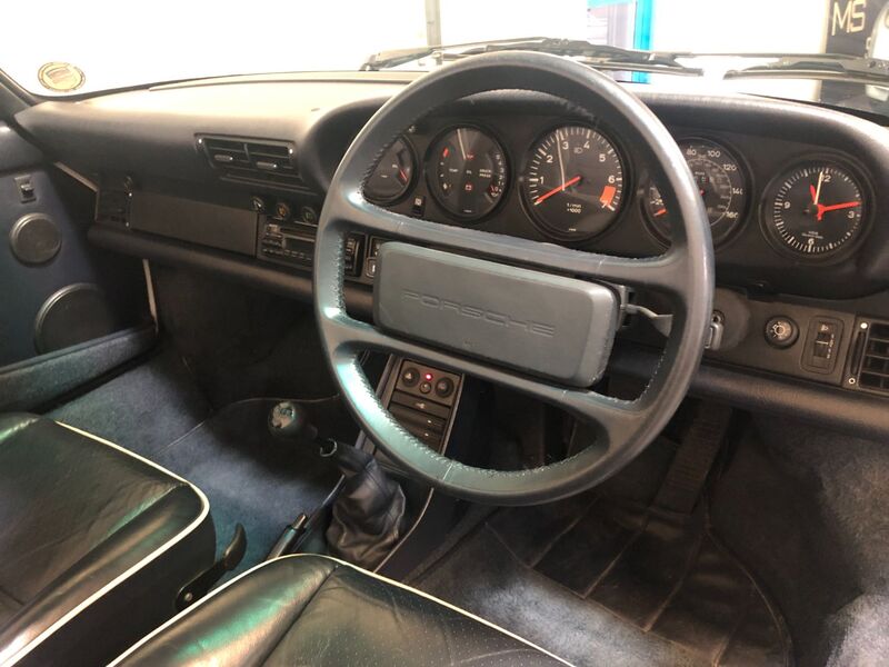 PORSCHE 911